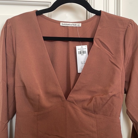 Long-Sleeve Deep-V Top - Picture 4 of 10